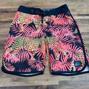 Billabong  Highline Camicat 17 Big Boy Boardshort Size 28 Excellent Condition